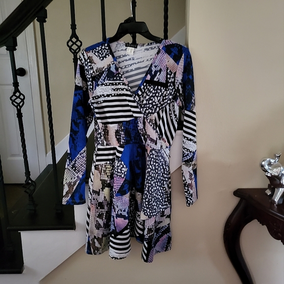 Venus multi colored dress. Size small - Picture 6 of 7
